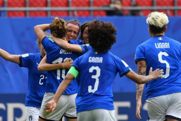 Vingt ans après leur dernière participation en Coupe du monde, les Italiennes renversent l'Australie. 