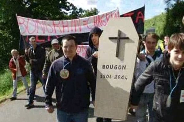 La marche pour défendre la laiterie de Bougon ce vendredi 24 mai 2013.