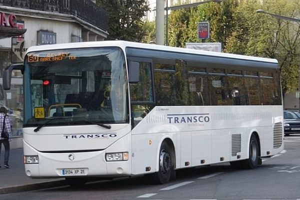 Un conducteur de car Transco s’est vu diagnostiquer 10 jours d’incapacité temporaire de travail après avoir été agressé par deux collégiens jeudi 7 novembre 2013.