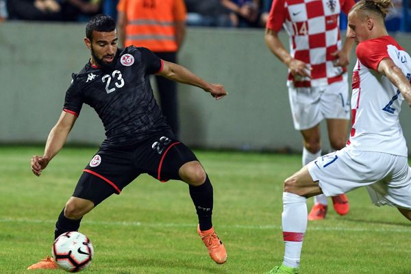 Naïm Sliti (gauche) aux prises avec le finaliste de la Coupe de Monde 2018 Domagoj Vida, lors du match amical qui opposait la Tunisie à la Croatie (victoire de la Tunisie 2-1).