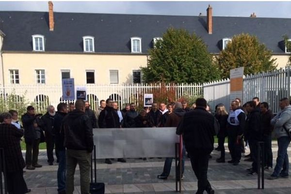 Une trentaine de policier devant le tribunal de grande instance de Montargis