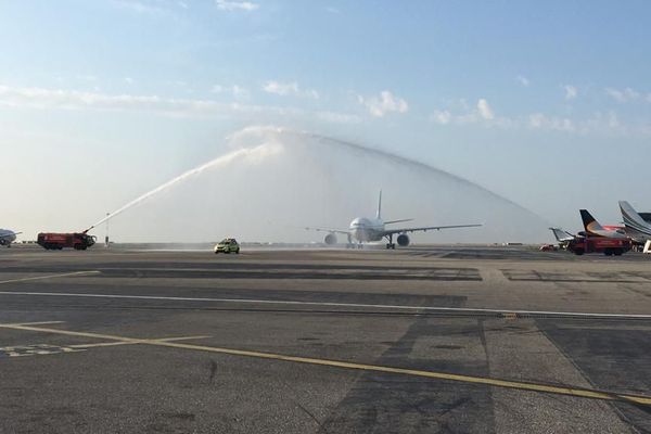 Arrivée, à l'aéroport de Nice, du 1er vol en provenance de Pékin, le vendredi 2 août