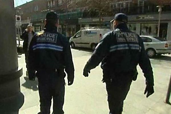 Deux policiers municipaux dans les rues de Dunkerque