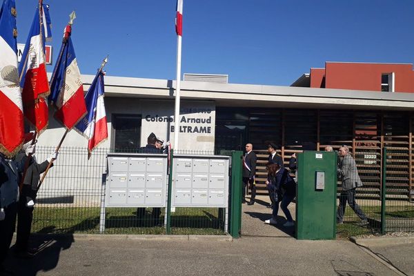 La caserne a été renommée en hommage au Colonel Beltrame qui a perdu la vie dans l'attentat de Trèbes.