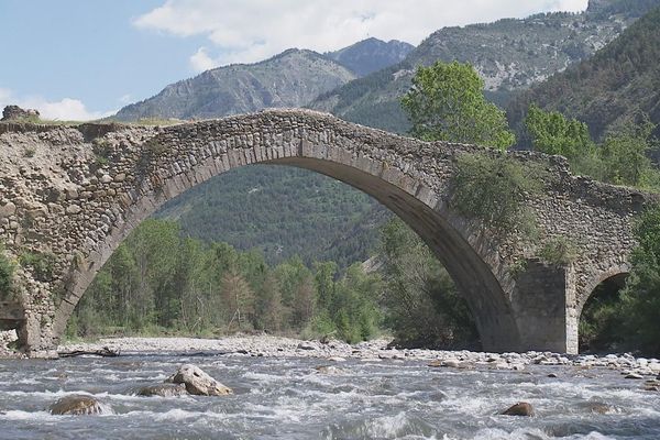 Le pont d'Ondres de Thorame-Haute