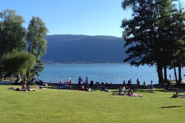 Plage de la Brune sur la commune du Veyrier-du-Lac (Haute-Savoie)