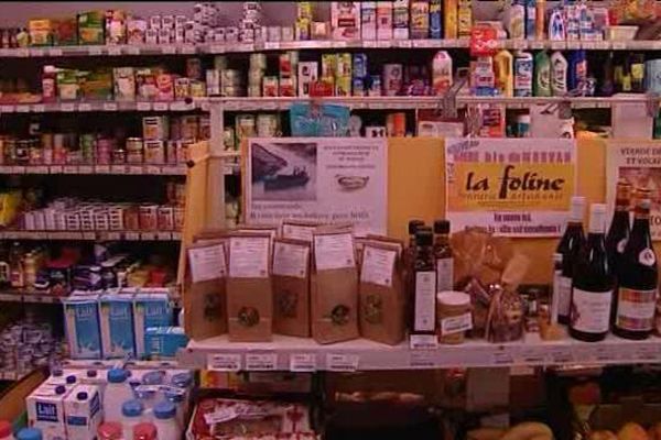 L'épicerie La Pratique propose des produits locaux à des prix intéressants.