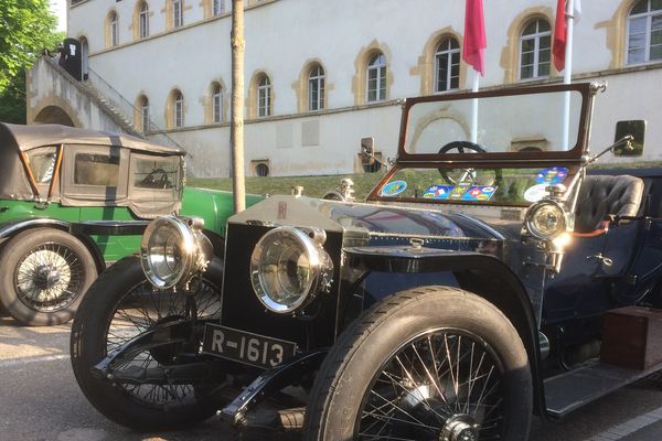 Rolls Royce ou encore Bentley rutilantes font partie du voyage. 