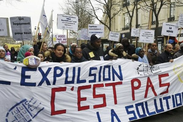 Manifestation contre les expulsions à Paris, le 2 avril 2016