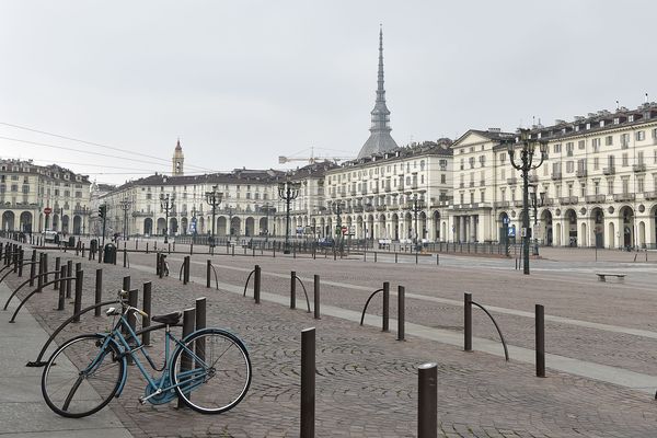 Du jamais vu de mémoire de turinois: la plus grande place de Turin, la piazza Vittorio Veneto vidée de ses habitants en mars 2020