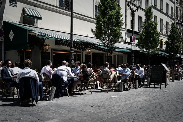 Les bars parisiens vont-ils devoir fermer en raison de la Covid-19? 