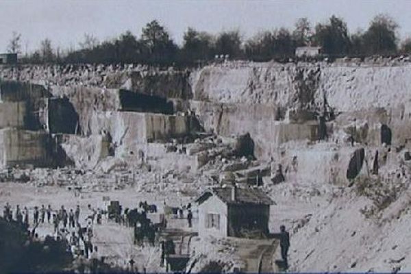 La carrière à ciel ouvert.