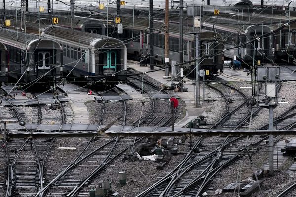 Illustration trains à l'arrêt un jour de grève