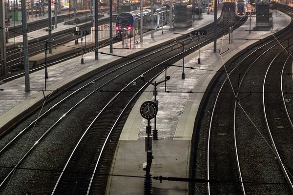 Le mouvement de grève qui affecte le réseau SNCF se poursuit lundi 6 janvier. La circulation des trains reste perturbée sur la région Auvergne. Tout comme pour le réseau de transports T2C à Clermont-Ferrand. 