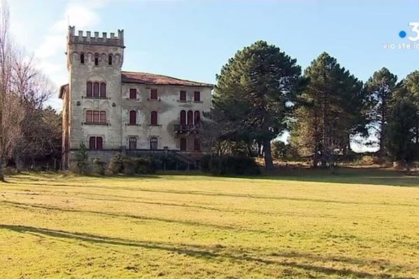 Le château de Quenza est en état de grand délabrement. Une association a déposé un dossier de candidature à la mission Bern qui semble être le dernier recours pour sa sauvegarde. 