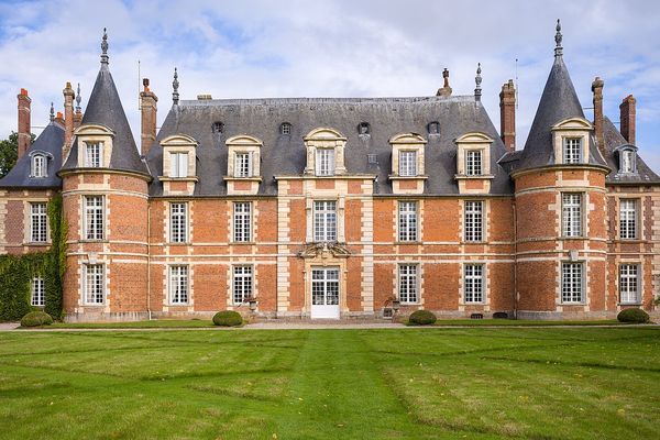 En Seine-Maritime, à Tourville-sur-Arques, retour du soleil ce JEUDI après-midi au Château de Miromesnil.