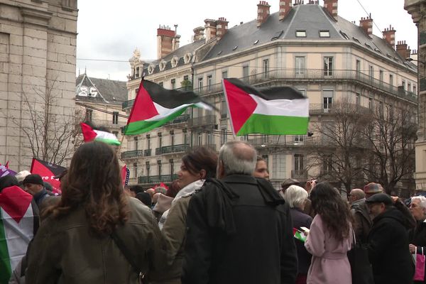 Des centaines de personnes se sont rassemblées à Grenoble pour témoigner leur soutien au peuple palestinien - 2 mars 2024