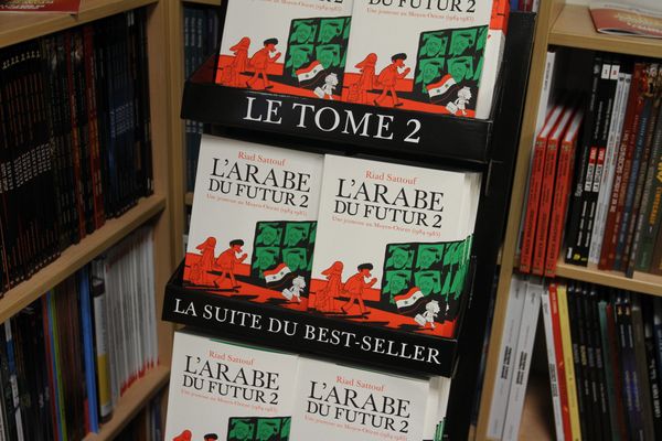 Une intégrale de la saga "L'Arabe du futur" a été volée dans une librairie de Lille. Les libraires publient une photo des auteurs sur leurs réseaux sociaux.