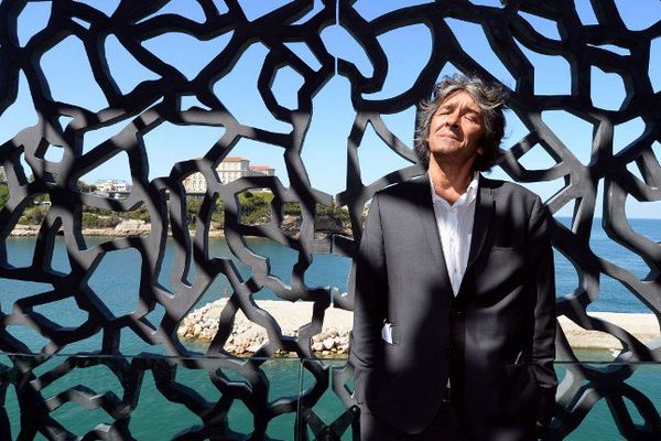 L'architecte Rudy Ricciotti, concepteur notamment du MuCEM de Marseille, a été choisi pour la réalisation de la nouvelle gare de Nantes.