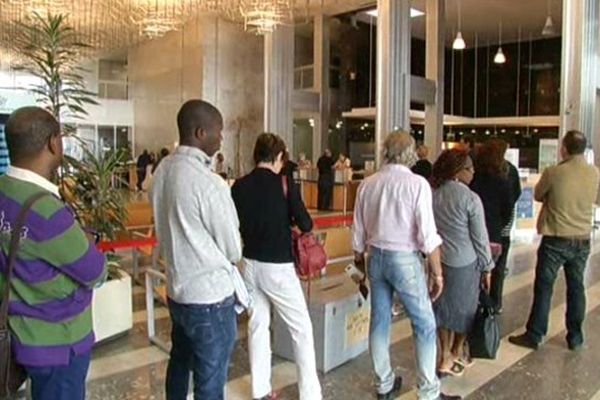 file d'attente à la Cité administrative de Bordeaux