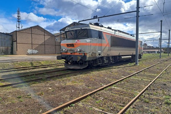 La locomotive de secours a été positionnée à Nevers dans la Nièvre