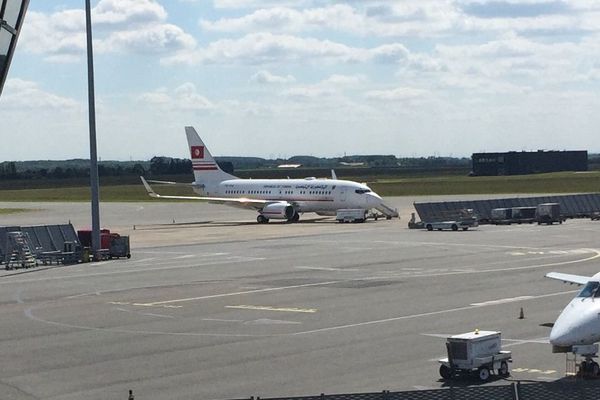 L'avion du premier ministre tunisien sur le tarmac de Lille/Lesquin ce mercredi.