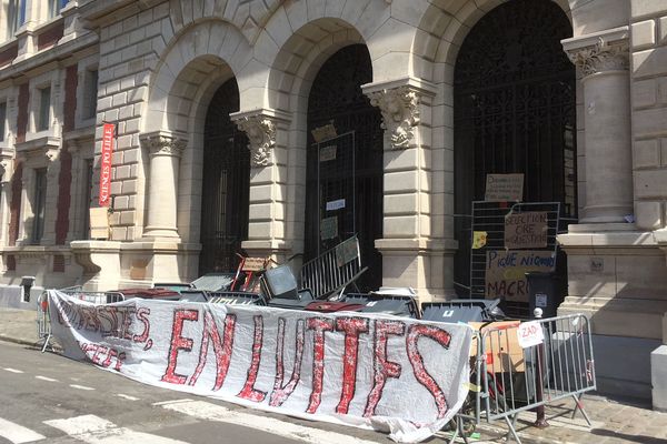 L'entrée de Sciences-Po Lille ce jeudi