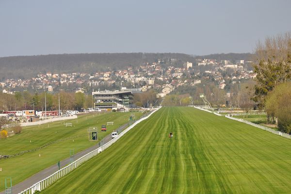 L'arrêt des courses prévue en 2019 assombrit l'avenir de l'hippodrome de Maisons-Laffitte dans les Yvelines.