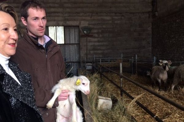 Romain Harmand, cet agriculteur de Saint-Usage, a accueilli la préfète de l'Aube, Isabelle Dilhac, pour exprimer son désarroi.