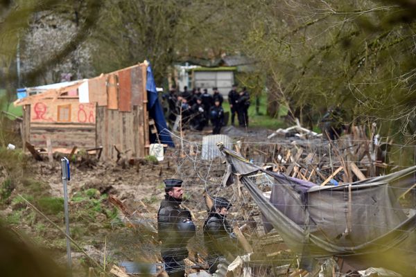 Évacuation de la Zad de la Cal'arbre à Saïx dans le Tarn par les gendarmes ce vendredi 30 aout 2024 pour évacuer les opposants à l’A69.