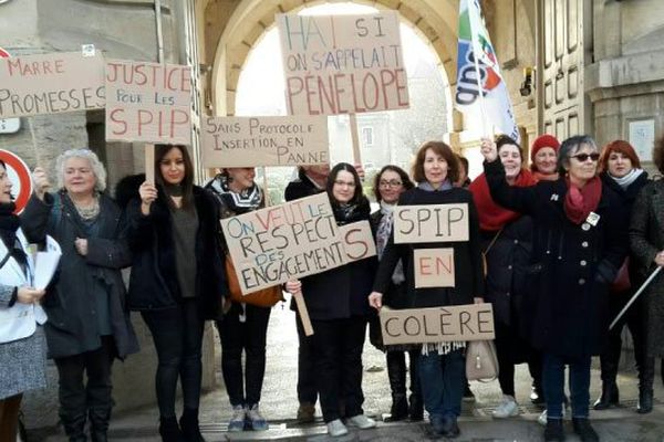 Les agents du SPIP de Côte-d'Or devant la Maison d'arrêt de Dijon ce vendredi 10 février 2017.