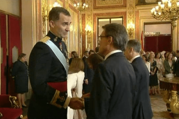 Le président de la Catalogne, Artur Mas, qui réclame un référendum sur l'indépendance de sa région, s'est finalement rendu aux cérémonies d'intronisation du roi Philippe VI à Madrid - 19 juin 2014.