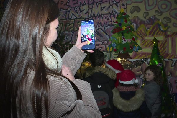 Le Père Noël des associations Les autres et Croquettes solidaires