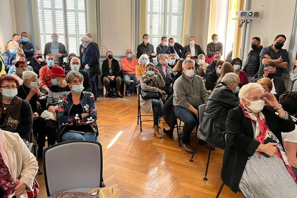 Les Mentonnais dans la salle du conseil municipal ce mardi 9 novembre.