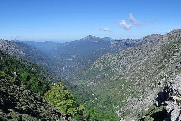 ILLUSTRATION - Vue sur les montagnes depuis la Punta Muratella 