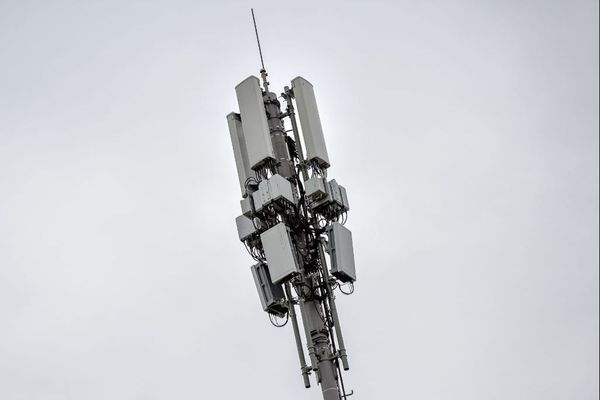 Les antennes 5G seront déployées progressivement, en priorité dans les zones les plus denses, dans l'objectif de "désaturer" la 4G et de permettre le développement de nouveaux usages industriels