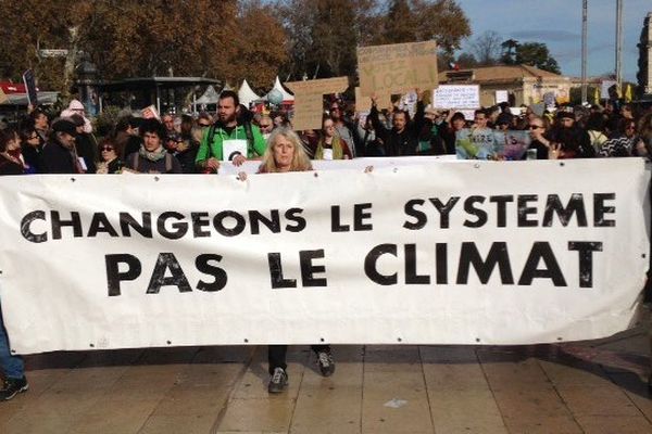 Environ 1.000 personnes se sont réunies pour le climat à Montpellier, ici à la place de la Comédie - 29 novembre 2015