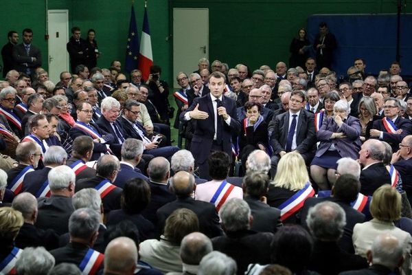 Le chef d'Etat français, Emmanuel Macron, lors de sa rencontre avec 600 maires de France, le 15 janvier 2019.