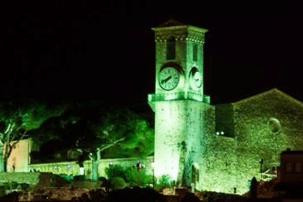 Les monuments de Cannes se parent de vert pour la St-Patrick !