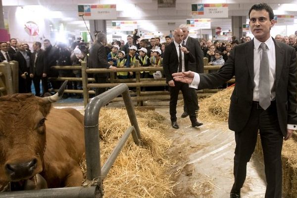 Le Ministre de l'Intérieur Manuel Valls au salon de l'Agriculture le 28 février 2014