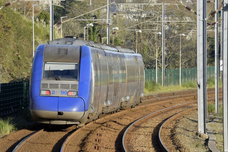 Ligne ferroviaire Brest-Quimper : la circulation reprend et le premier