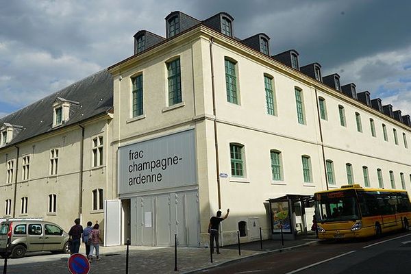 Le FRAC Champagne-Ardenne se situe dans l'Ancien Collège des Jésuites de Reims.