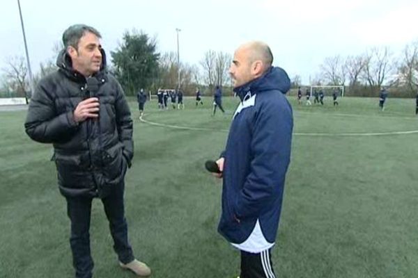 Jean-Luc Roussilhe sur la pelouse du stade Hector Rolland, à Moulins. Pour un Match Retour spécial. Entièrement consacré aux 8èmes de finale de la coupe de France à Moulins.