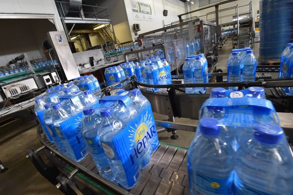 Dans son plan de relance, présenté aux investisseurs ce mardi 19 novembre 2024, Nestlé souhaite filialiser ses activités eaux et des boissons haut de gamme.