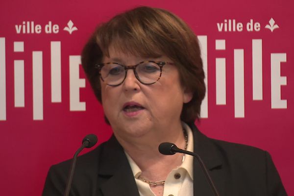 Martine Aubry lance un appel au ministre de la Ville pour débloquer des fonds d'urgence en direction des familles privées de vacances.