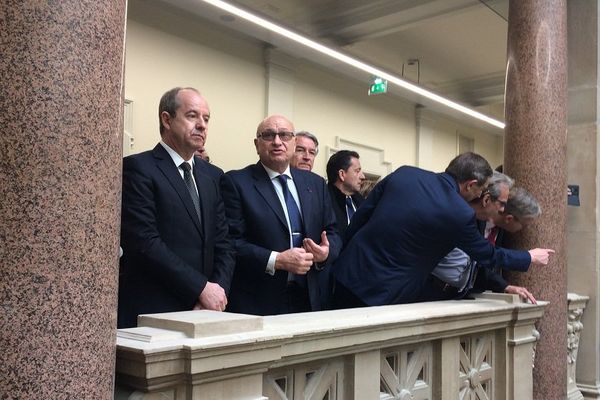 Le garde des Sceaux Jean-Jacques Urvoas, avec Michel Senthille, procureur de la République au près du Tribunal de grande instance de Strasbourg