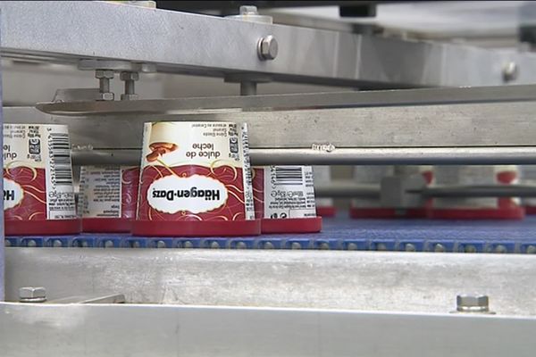 L'usine européenne d'Häagen-Dazs se situe à Tilloy-les-Mofflaines, près d'Arras. Elle emploie 500 salariés et existe depuis 30 ans.