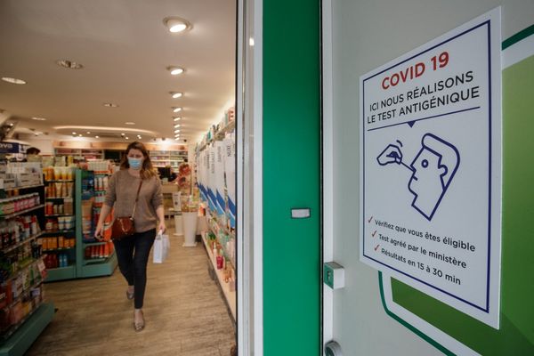 Une panne informatique a impacté, entre le vendredi 13 et le samedi 14 août, la plateforme permettant aux pharmaciens de délivrer un QR Code après un test antigénique négatif. 