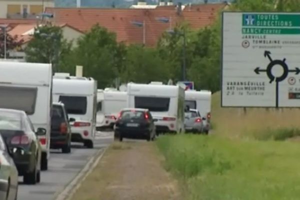 Arrivée massive de caravanes.