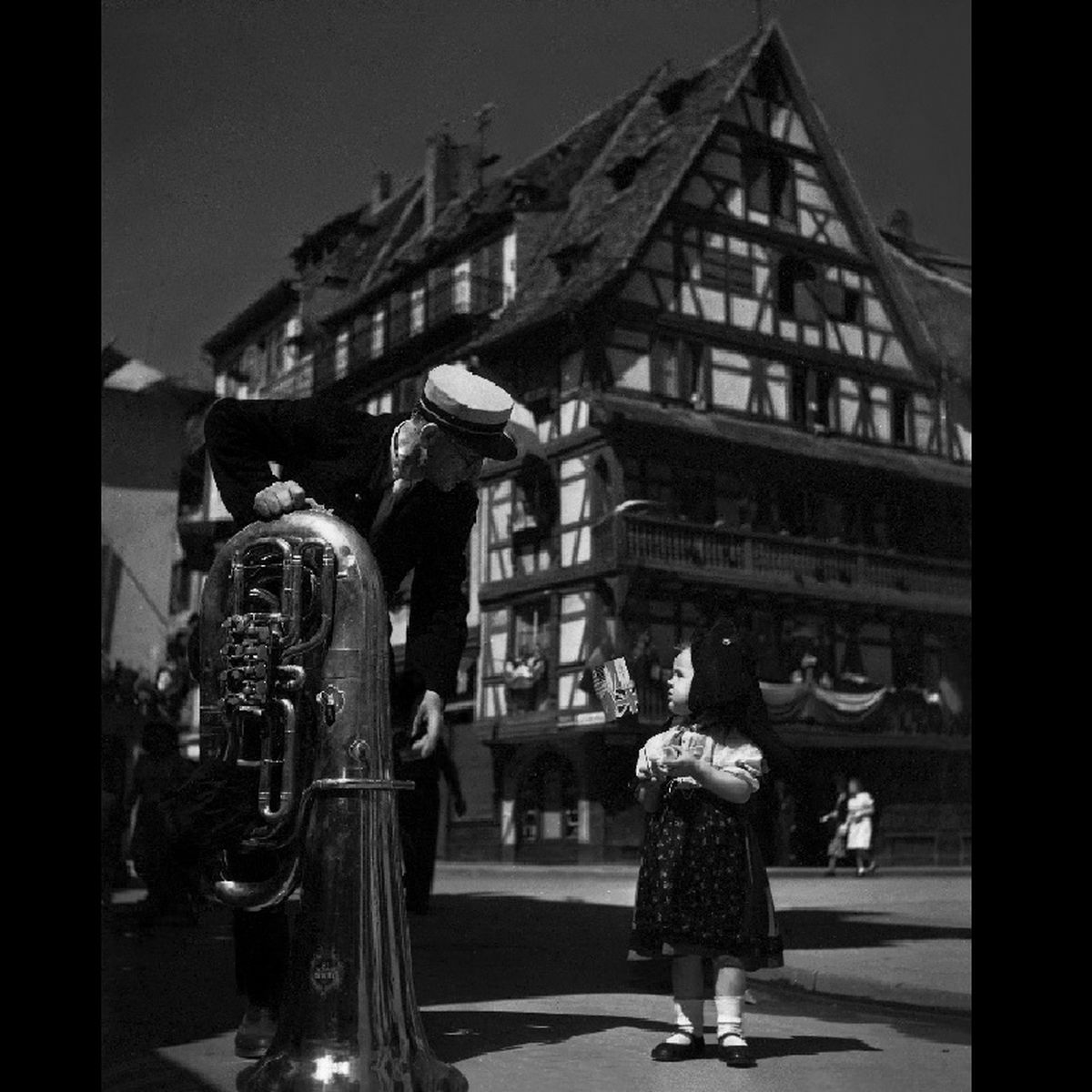 L tonnant regard de Robert Doisneau sur l Alsace de 1945